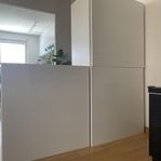 Stilrent väggskåp – perfekt för vardagsrummet! 