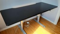 Höj- och sänkbart skrivbord