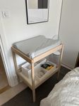 Skötbord, madrass och ”Cloud” fallskydd