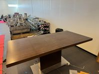 Brunt matbord