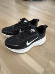 Nike Vomero 18