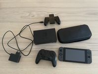 Nintendo Switch med Pro Controller och väska