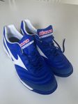 Fotbollsskor  Mizuno Morelia Classic. 44.5 euro