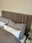 Sänggavel beige