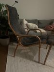Otrolig lamino med fotpall i teak med fin patina