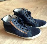 Dasia mörkblå skinn mocka sneakers boots skor dold klack 3