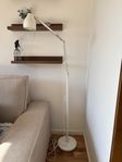 Vit golvlampa 