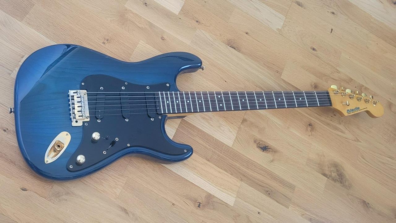 Levinson Blade R-2 stratocast...