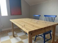 Matbord i massiv furu