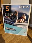 En helt ny INTEX uppblåsbar båt