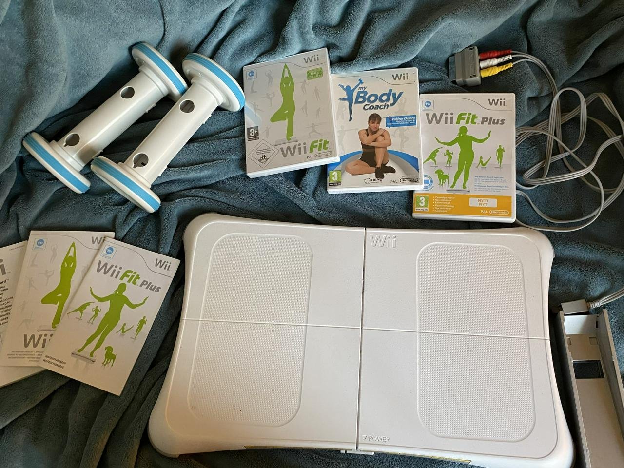 Wii fitness spel och tillbehör.