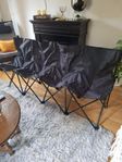 Utdragbar bänk för 4 personer.