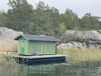 Stuga på flytpontoner