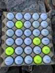 30st blandade Titleist både vit och gul golfbollar 