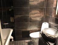Badrums renovering plattsättning stenläggning inredning   