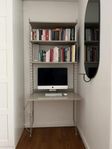 String hyllsystem beige golvgavlar, hyllplan, arbetsskiva