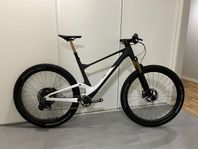 Scott Spark 900 Tuned | AXS - Kolfiberhjul - Fox Factory m.m