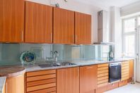 Stilrent komplett kök med vitvaror – Siemens, Gaggenau, G
