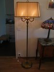 Äldre GOLVLAMPA med lampskärm mässing stämplad 40-tal .