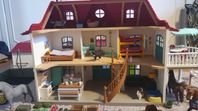 Schleich Horse Club Lakeside Country Hus och Stall och Ridce