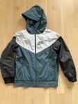 Nike jacka strl 128-137