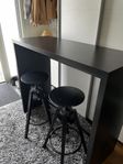 Barbord och barstolar