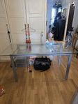 Glas och metalskrivbord