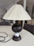 Två lampskärmar i bouclé vita