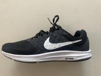 Nike Downshifter (storlek: 42,5)