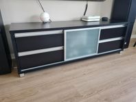 TV-bänk skänkes