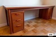 Unikt skrivbord i teak & virrvarr-skiva