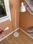 Vit golvlampa