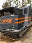 skogis skogsmaskin med vinsch