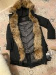 Militairy Parka Svart med Vit Päls (Medium / Large) HELT NY
