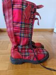 Kängor röda tartan 