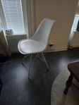 Begagnad vit stol