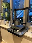 3D printer (Ankermake M5C) till salu. Aldrig använd