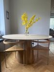 Matbord ovalt bord med runt underrede 118 x 155