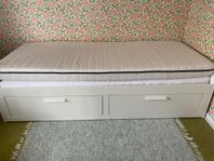 Säng/dagbädd Ikea med två mdrasser