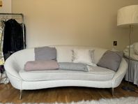 Snygg och bekväm designsoffa från Ellos