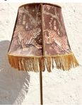 Handsydd lampskärm 