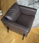 Brun fåtölj i skinnimitation IKEA