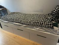 Förvaringssäng 90x200 cm - måste bort!