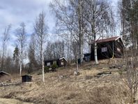 Ett charmigt härbre vid Ångermanälven i Resele.