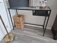 sideboard i glas o metall