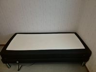 Höj och sänkbar säng 90×200