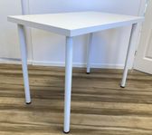 Fyra vita bord 