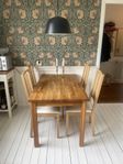 Matbord och stolar (4 stycken) (ej prutbart)