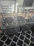 Köksbord med glasskiva samt fyra stolar 