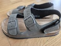 Barn sandaler i bra skick